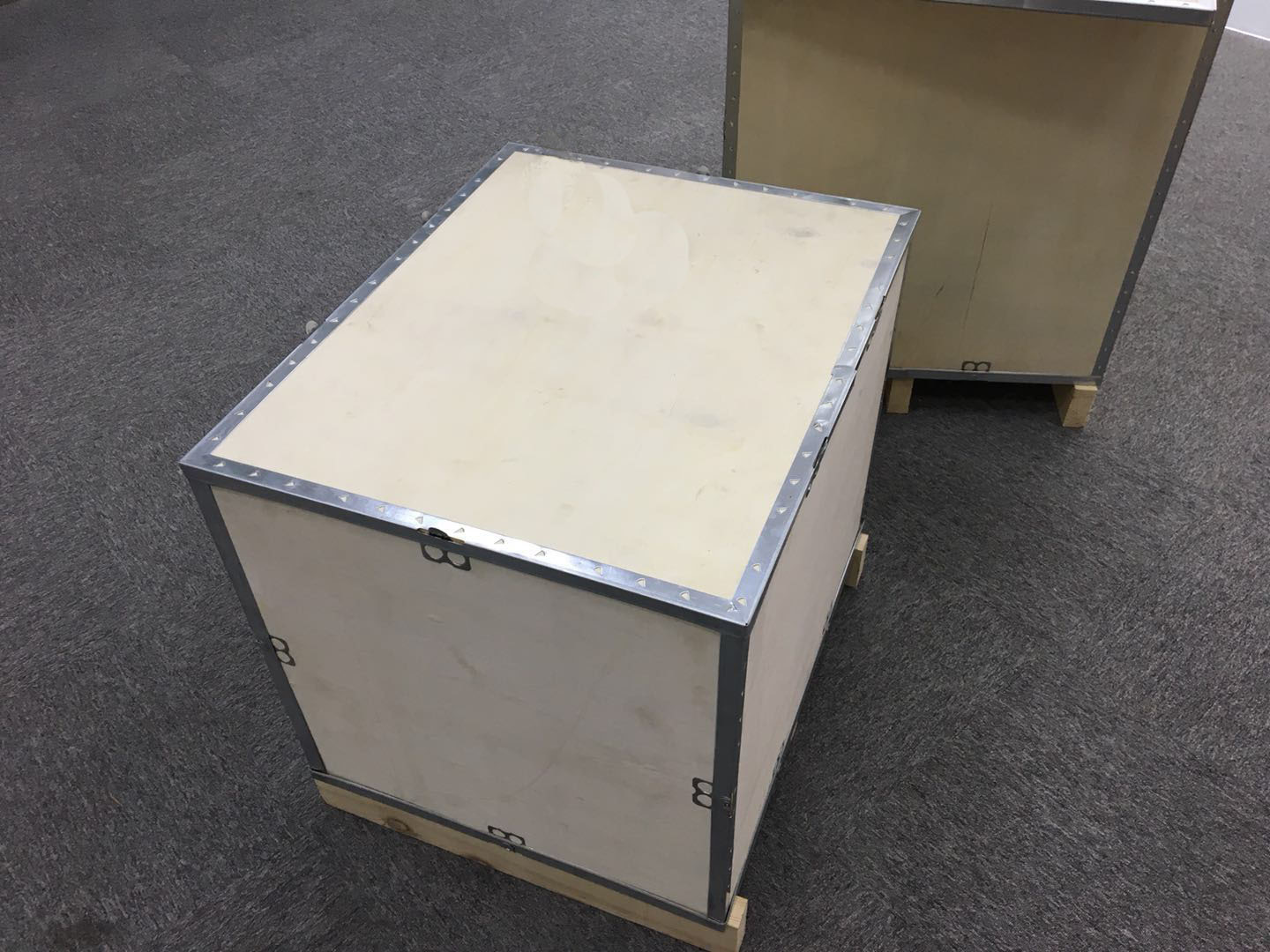 鋼邊箱的生產制作需要哪些設備？